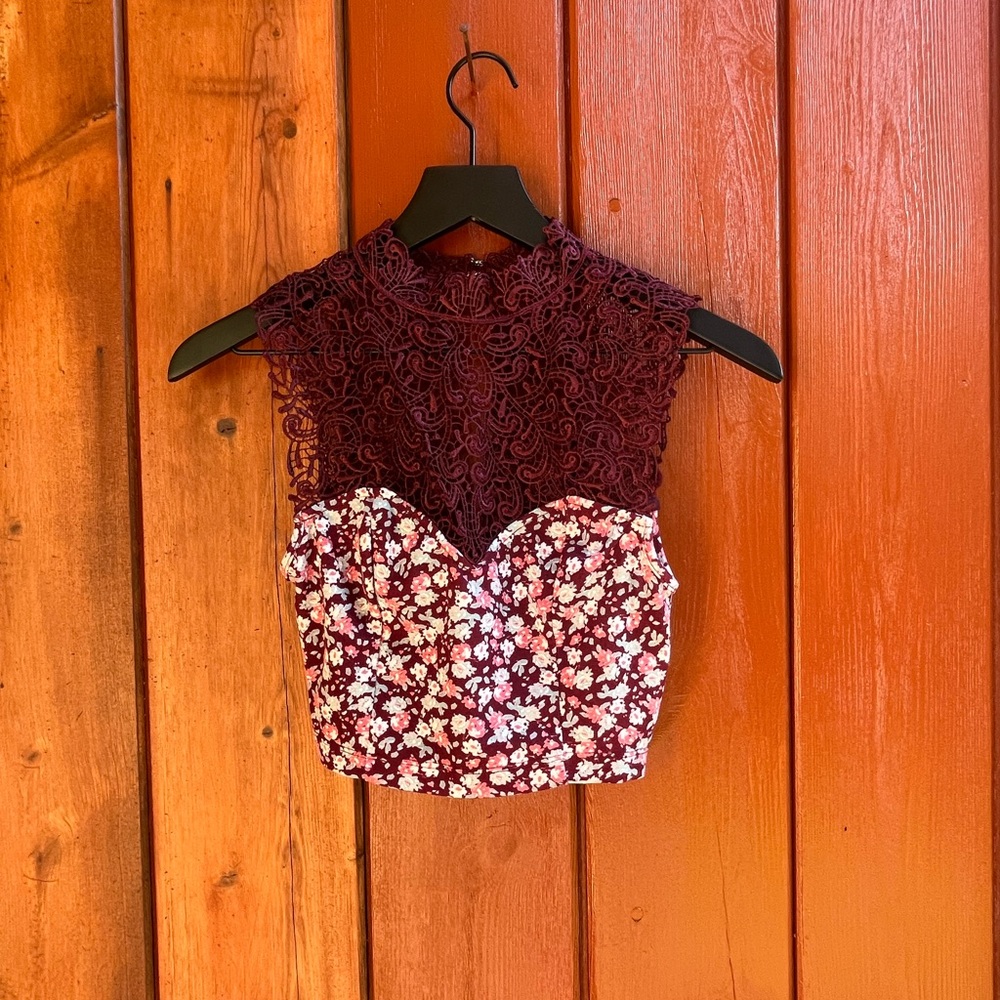 Tela| Purple Lace Floral Crop Top